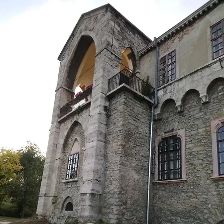 Panzio Bed & Breakfast Tata